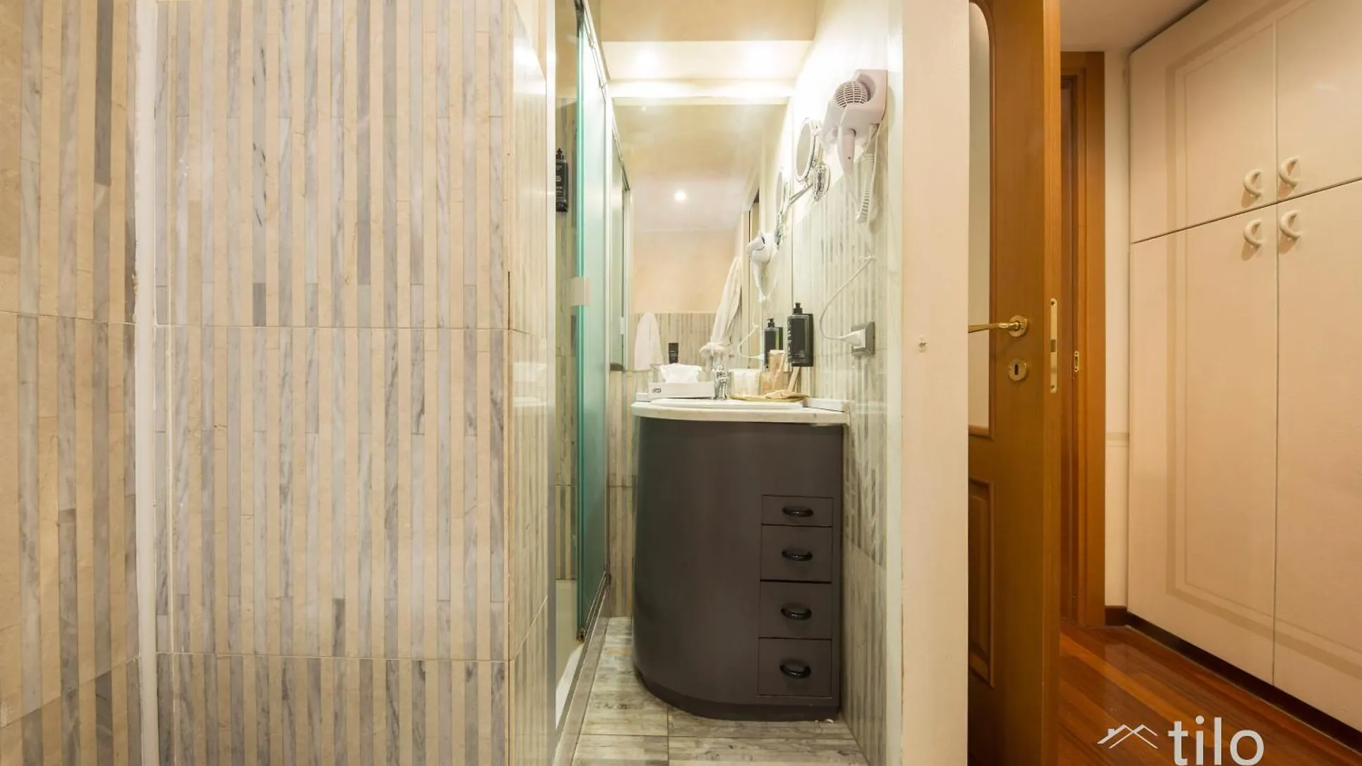 Tilo Hotel Genoa